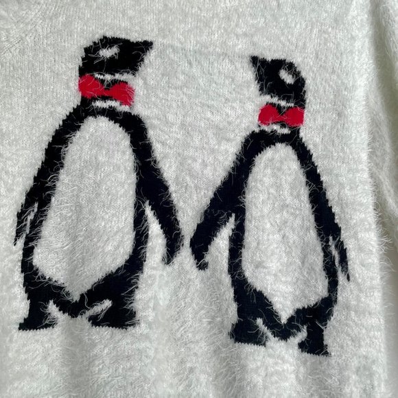 Black Rivet Christmas Holiday Bow Tie Penquin Pals Eyelash Sweater White/Black S - Picture 8 of 9